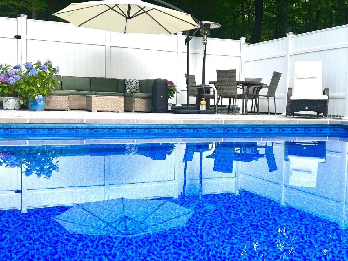 Amazing Poconos House . Sauna/Hot Tub/Private Pool إيست سترودسبورغ المظهر الخارجي الصورة